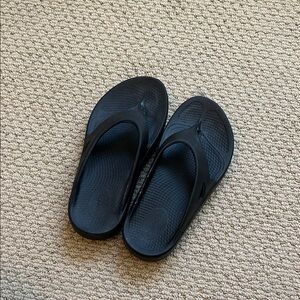OOFOS Flip Flops